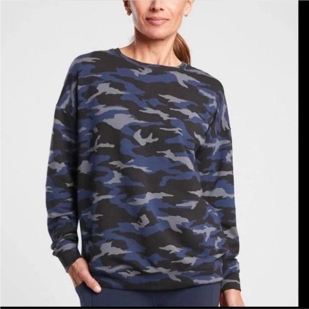 Athleta blue/black camo crew neck size smalll